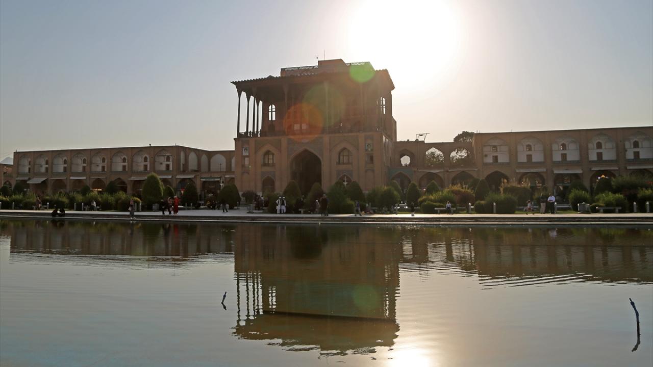 Altıncı katta müzik salonu bulunuyor