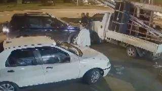 Aynı kamyonete iki kez çarptı: 2 kişi yaralandı