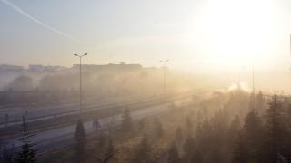 "Kilit kavşak" Kırıkkale'de sis görüş mesafesini düşürdü