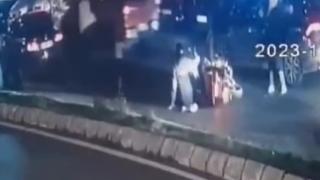 Trafikte tartıştığı sürücüye çarptı: O anlar kamerada