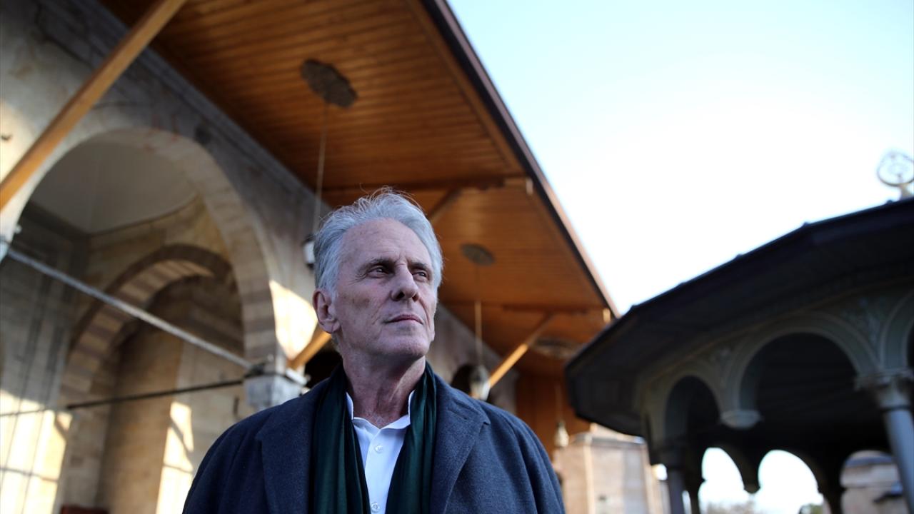 Katolik papazken Müslüman olan ABD'li profesör Mevlana'nın öğretisini kıtalara yayıyor