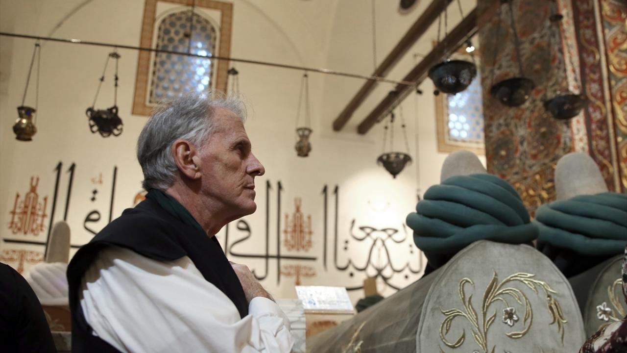 "İrlandalı bir arkadaşımız buraya gelerek Müslüman oldu"