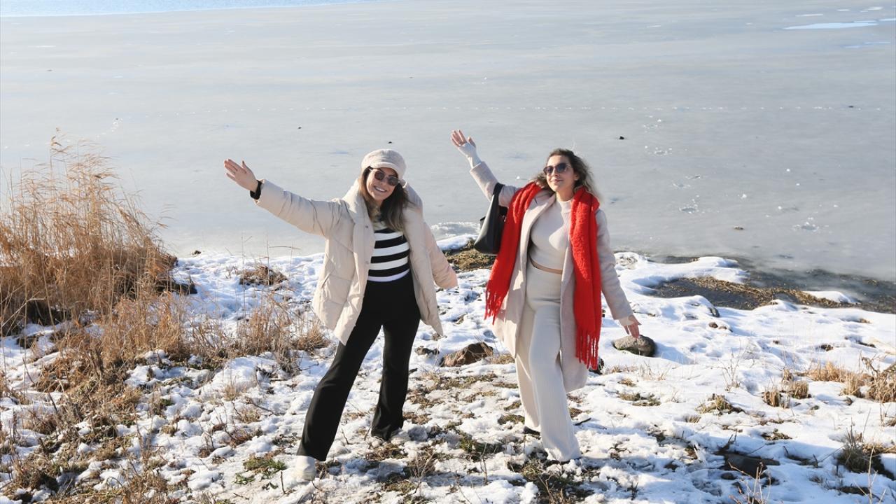 Göl ziyaretçilerini ağırlamaya başladı