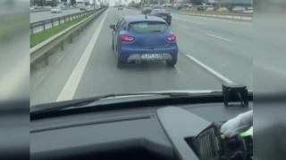 İstanbul'da ambulansa yol vermeyen sürücü kamerada