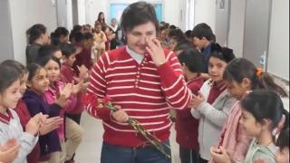 Kanseri yenen Ayşegül öğretmen 2 yıl sonra öğrencilerine kavuştu