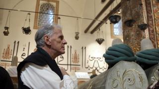 Katolik papazken Müslüman olan ABD'li profesör Mevlana'nın öğretisini kıtalara yayıyor