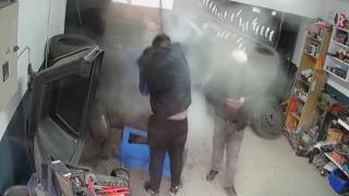 Tokat'ta hava basılan lastik böyle patladı