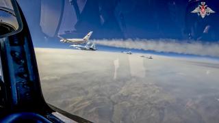 Putin'e BAE'ye giderken füzelerle donatılmış 4 savaş uçağı eşlik etti