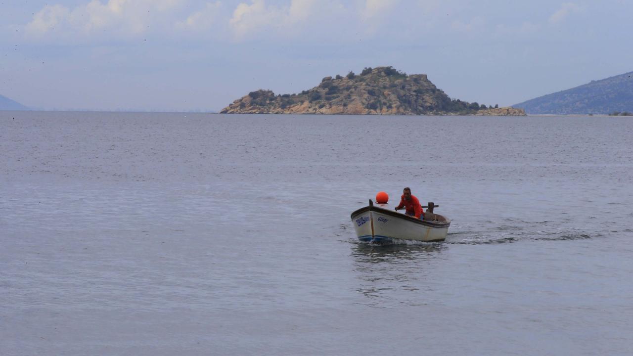 Gölde kefal ve levrek bolluğu yaşanıyor