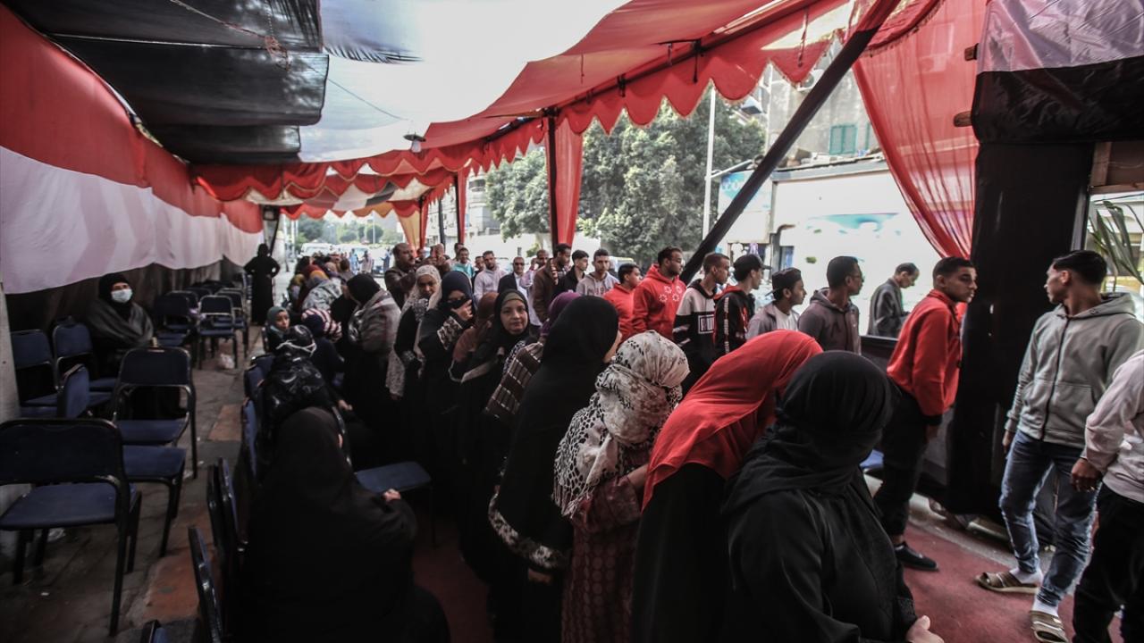 Mısır'da Cumhurbaşkanlığı seçimleri için oy verme işlemi sürüyor