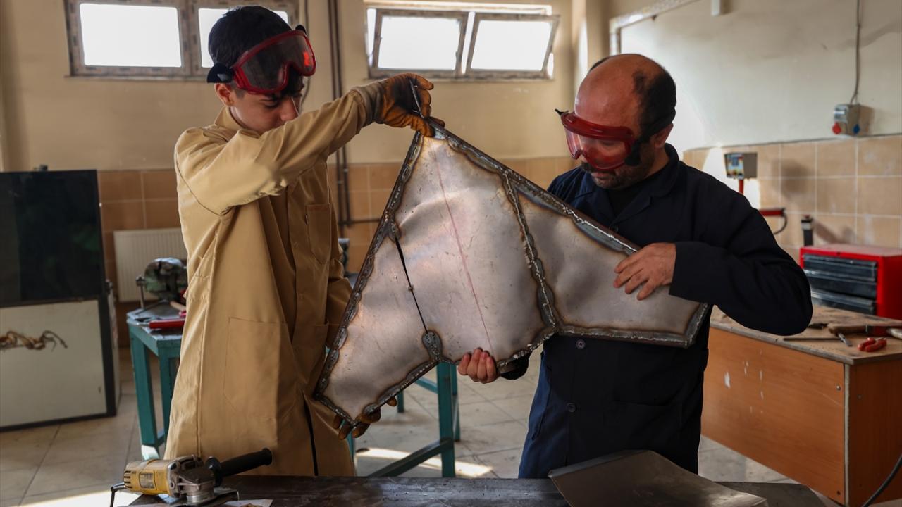 "Ülkemiz gelişen bir ülke bizler de bu sayede gelişiyoruz"