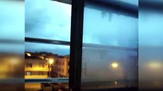 Bursa'da depremin ardından oluşan ışık patlaması kamerada