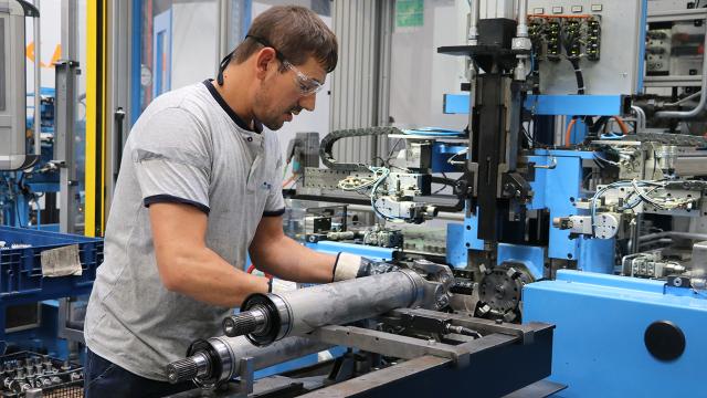 Otomotiv sektöründen 8 milyar dolarlık yan sanayi ürünü ihracatı haber görseli