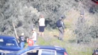 Yahudi yerleşimciler, asker koruması altında Filistinlilere ait zeytin ağaçlarını kesti