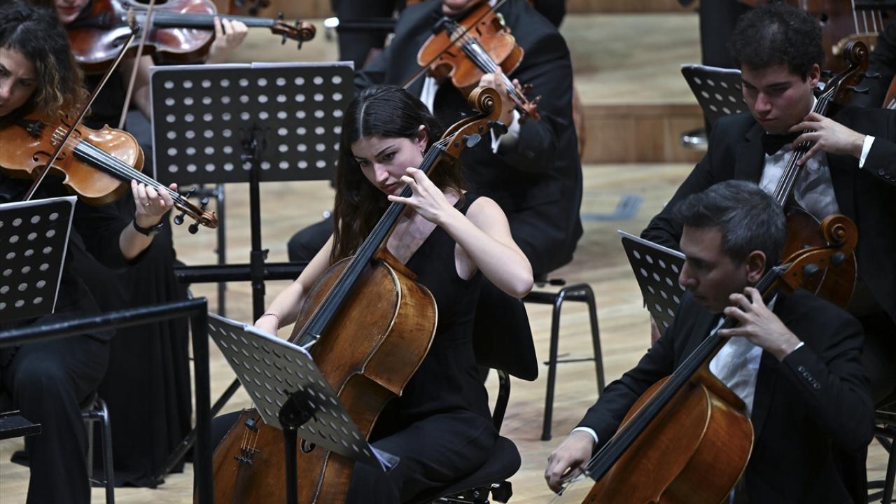 "Bir eser dinliyorsunuz, 82 yıl sonra icra ediliyor"