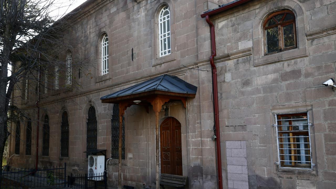 "Fatih Camisi, sultan camisidir, terk edilmesi kolay olamaz"