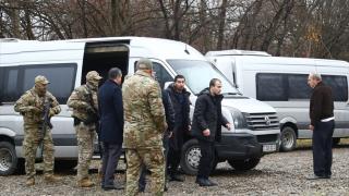 Azerbaycan 2 askerine karşılık 32 Ermeni askerini serbest bıraktı