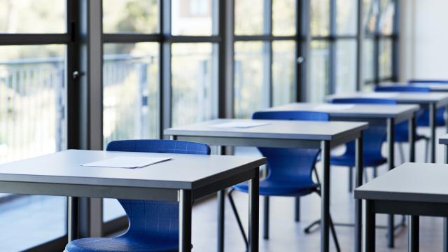İngiltere'de okullarda sıcaklık alarmı: Sınıflarda eğitim durma noktasına geldi haber görseli