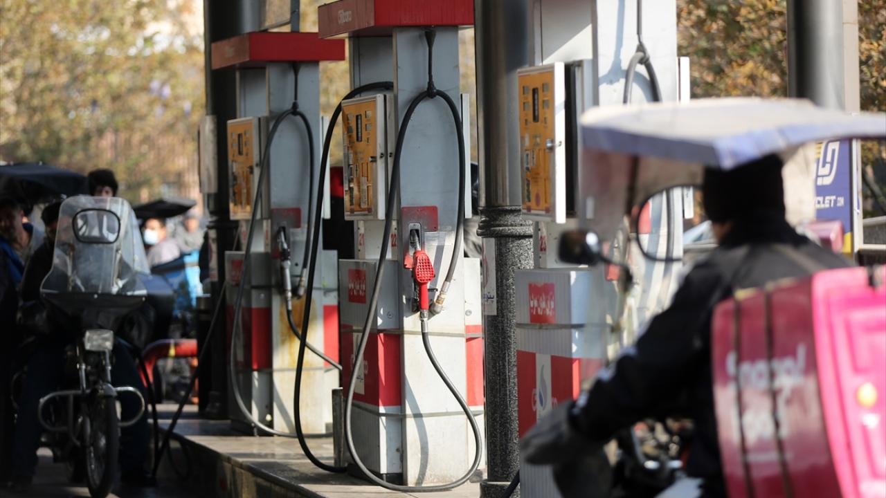 İran`da akaryakıt satış sistemi