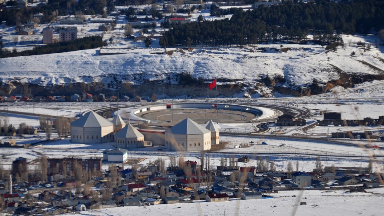 Mehmetçiğin üzerinde çıkan şiirler Sarıkamış`ı anlatıyor