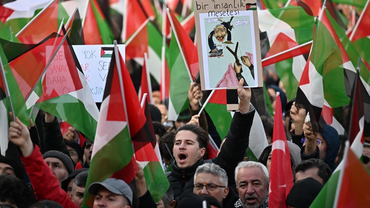 Şehitler için `teröre lanet` yürüyüşü