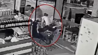 Mahalleli hırsıza baskın yaptı