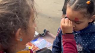 9 yaşındaki Filistinli çocuk diğer çocukların mutluluğu için çabalıyor