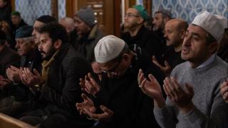 Şehitler için sabah namazında dua edildi