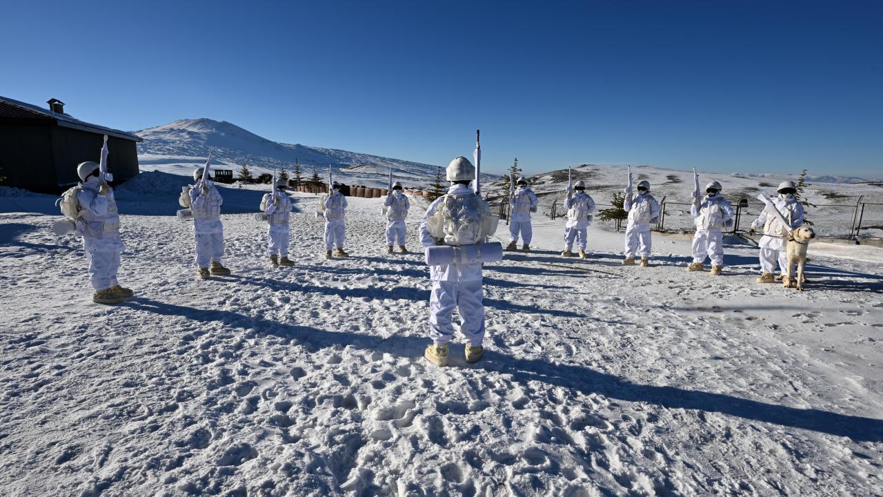 Mehmetçik ailesiyle görüştü