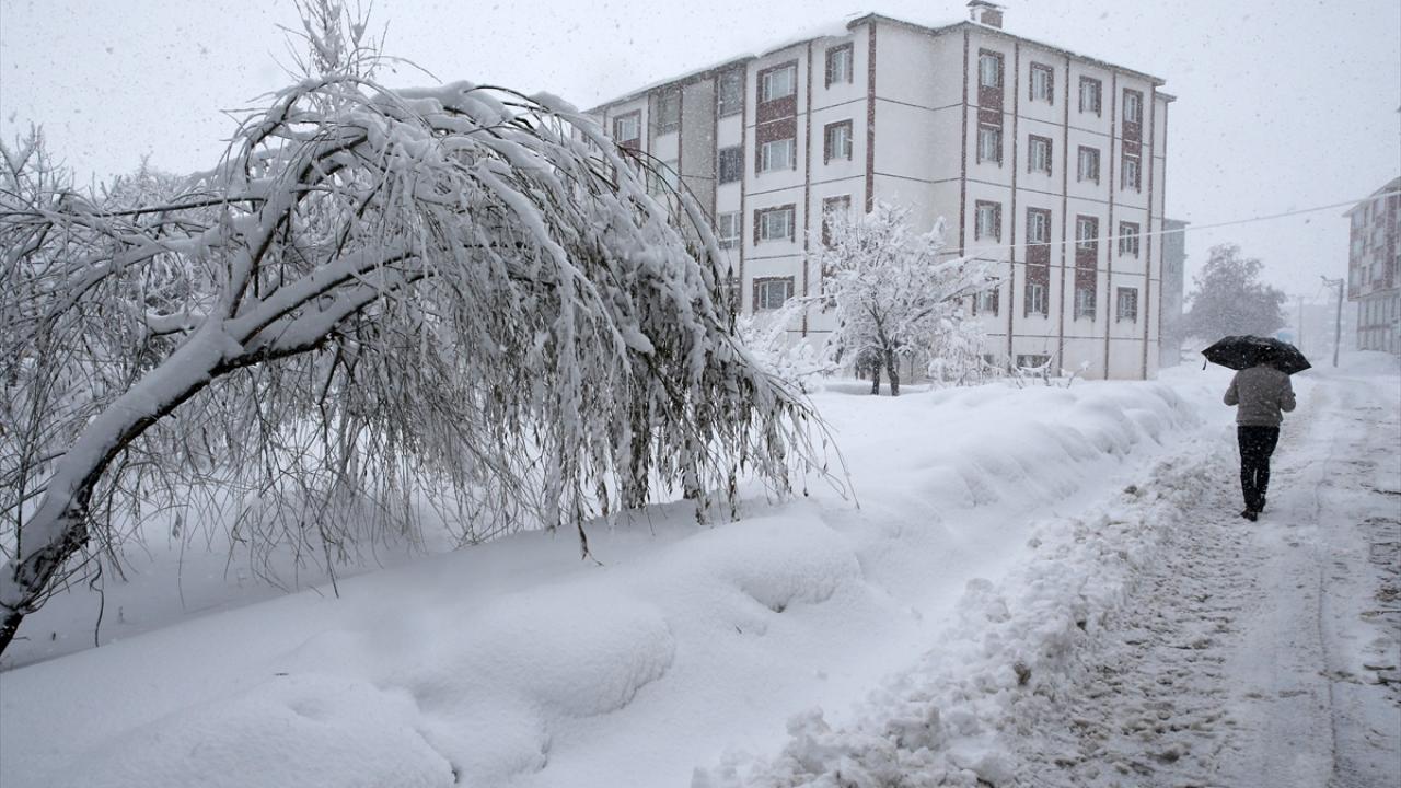 Van`ın 3 ilçesinde eğitime ara verildi