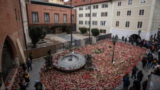 Çekya’daki üniversite saldırısında hayatını kaybedenler anıldı