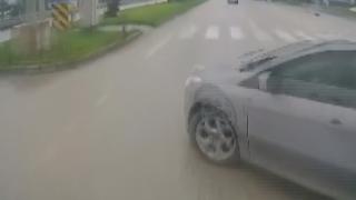 Yolcu otobüsü ile otomobil çarpıştı