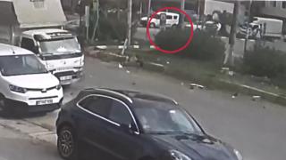 Yaya geçidindeki öğrenci tırdan son anda kurtuldu