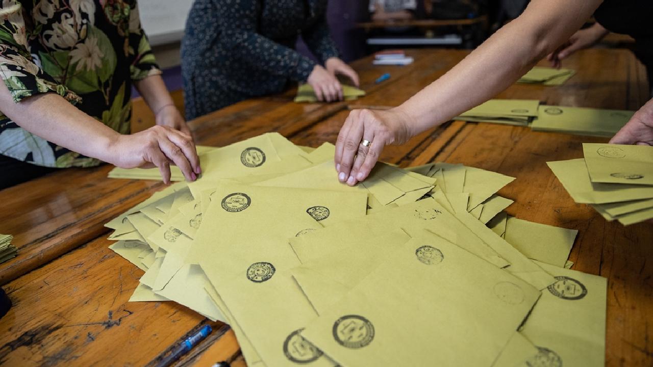 12- Oylar saat kaçta sayılmaya başlayacak?