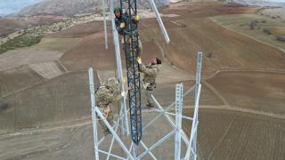 Ekmek parası için metrelerce yükseğe çıkıyorlar