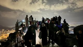 İlk vahyin geldiği Nur Dağı umrecilerin akınına uğruyor
