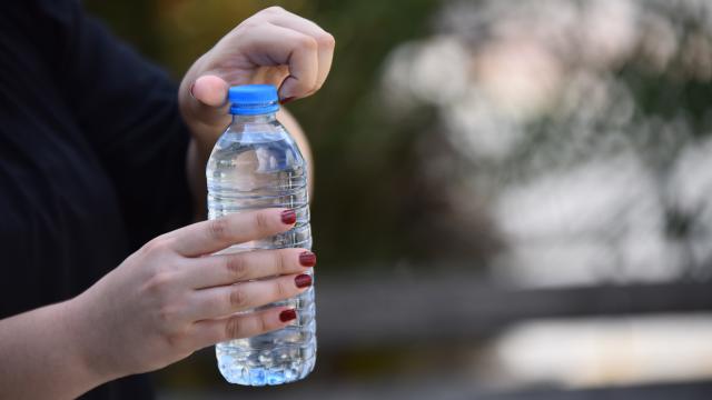 Ticaret Bakanlığı'ndan içecek üreticilerine haksız fiyat denetimi haber görseli