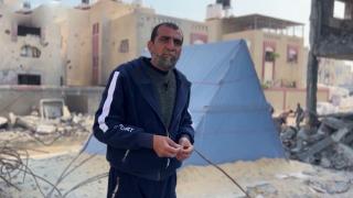 Gazzeli adam savaşta tüm ailesini kaybettikten sonra yalnızlıkla mücadele ediyor