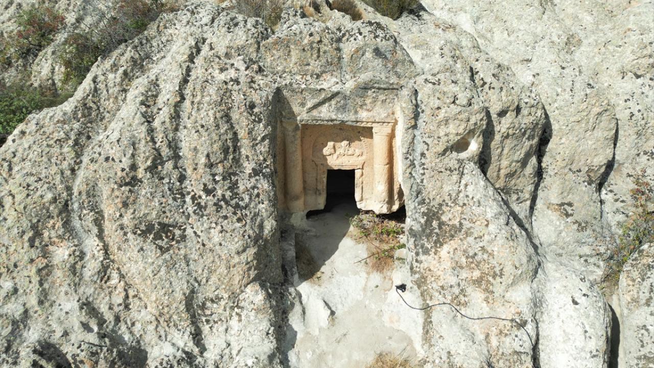 "Mağaralar, tarihi mekanlar ve şapellerimiz yapılan aydınlatmayla gece de gezilebiliyor"