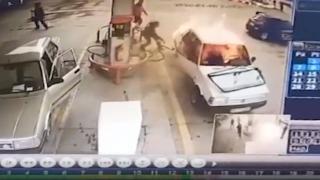 LPG dolumu yapılan otomobilin alev alması kamerada