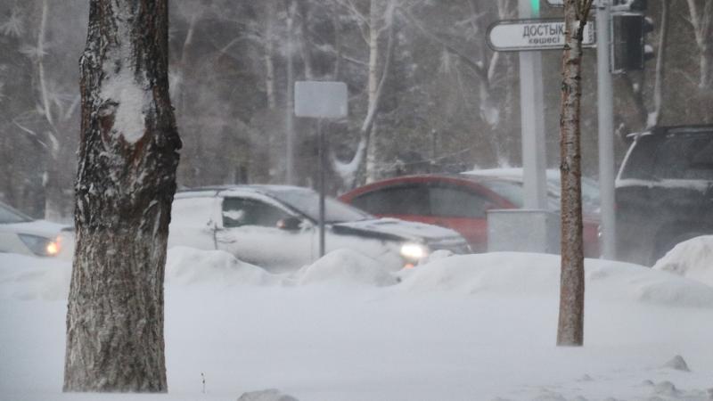 Kazakistan'da kar f�rt�nas�: Ula��mda aksakl�klar ya�an�yor