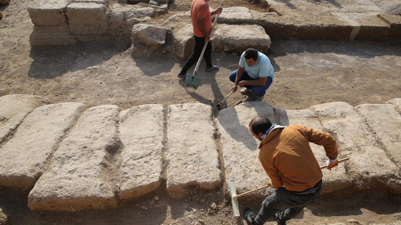 Yaklaşık 400 metre uzunluğunda