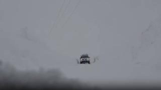 Kardan kapanan yolu 6 saatlik çalışmayla açan ekipler Berat bebeği hastaneye yetiştirdi