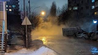 Sibirya'da yolları kaynar su bastı