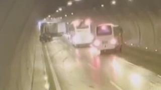 Aydın'da tüneldeki zincirleme kaza kamerada