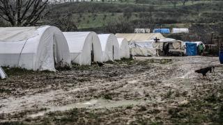 İdlib'de sağanak nedeniyle kamplardaki 525 ailenin çadırını su bastı