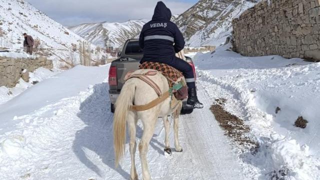 Van’da elektrik arızalarına atlı müdahale