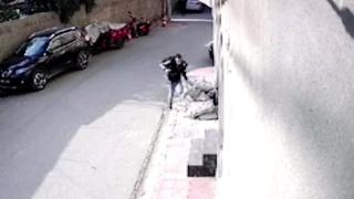 Hırsızı kömür torbaları böyle engelledi