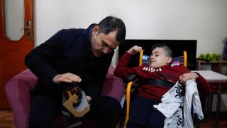 Kurum'dan engelli çocuğa sürpriz ziyaret