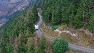 Hayat kurtarmak için trafikte ve engebeli yollarda zamanla yarışıyorlar